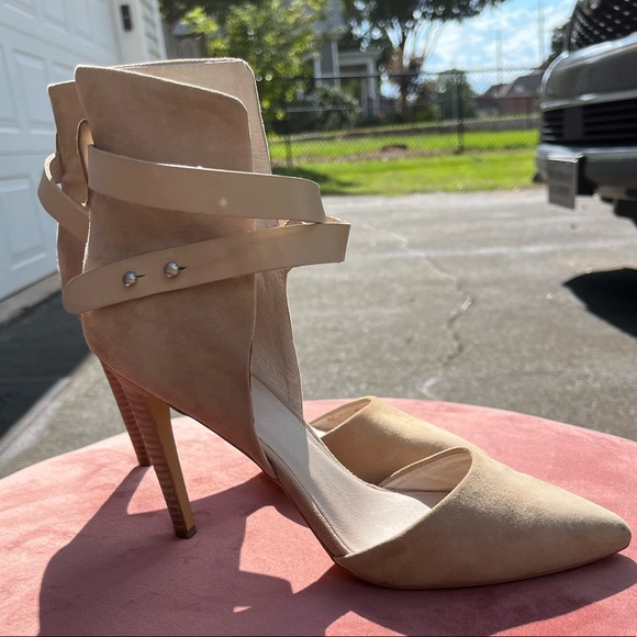 Joe’s Jeans Laney Heels - Picture 2 of 6